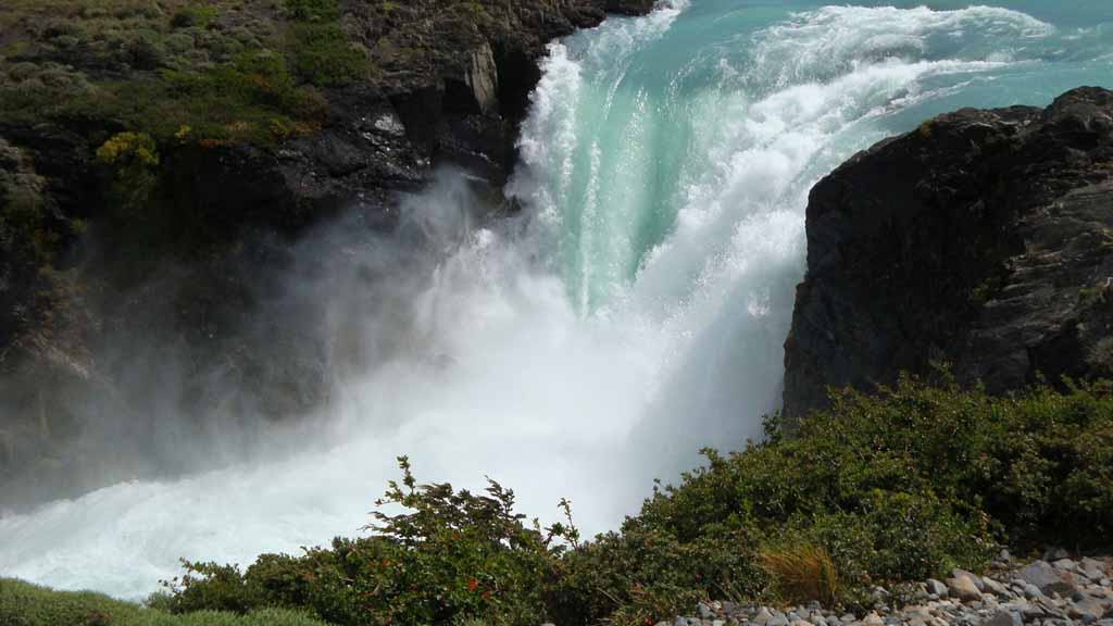 Wasserfall im Torres del Paine Pataonien