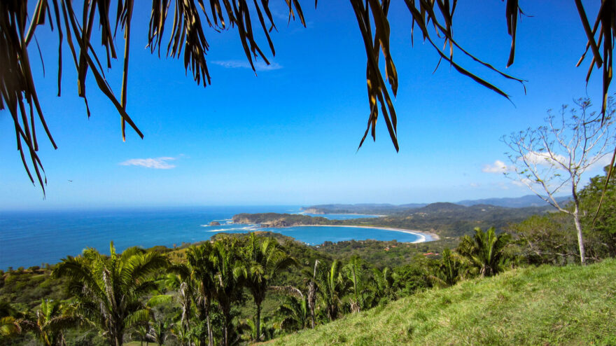 Strahlend blauer Himmel und bestes Wetter erwartet sie in Costa Rica im Dezember und an Weihnachten